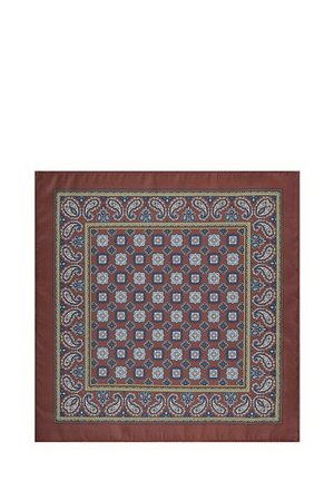 Brązowy szalik w wzory z paisley i geometrycznymi motywami w niebieskim, białym i złotym akcentach, wykonany z gładkiego materiału.