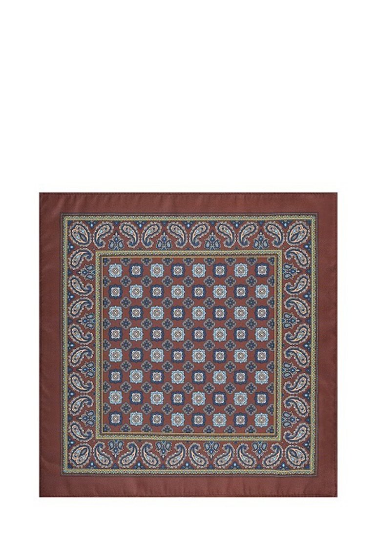 Brązowy szalik w wzory z paisley i geometrycznymi motywami w niebieskim, białym i złotym akcentach, wykonany z gładkiego materiału.