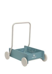 Carrito de empuje de madera azul con un mango de color beige claro, que presenta un patrón decorativo interior de animales y luna, montado sobre ruedas blancas.