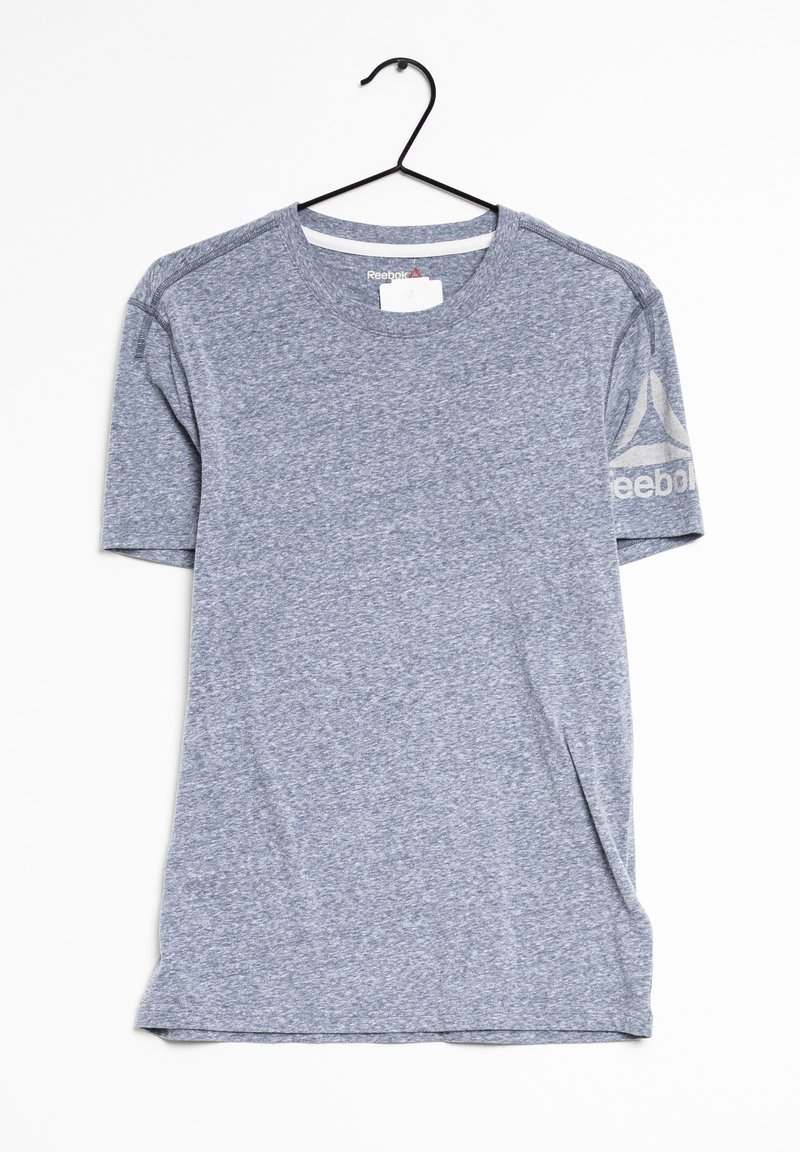 Šedé tričko s krátkým rukávem vyrobené z měkkého materiálu, s kulatým výstřihem a bílým logem Reebok na levém rukávu.