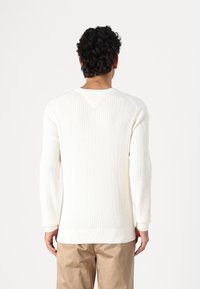 Tommy Hilfiger HERRINGBONE STRUCTURE - Jersey de punto - ivory petal