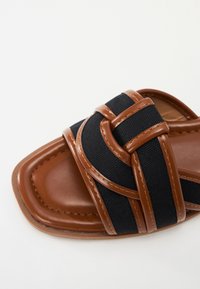 Thumbnail Image 6