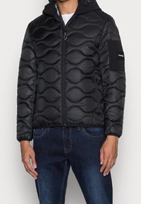 Calvin Klein Chaqueta de entretiempo - black