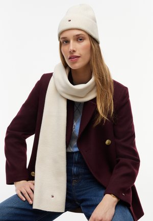 Tommy Hilfiger, HILFIGER FLAG BEANIE AND SCARF GIFT BOX - Шал - off-white