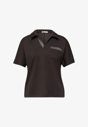 Musta lyhythihainen poolopaita avoimella kauluksella ja pienellä rintataskulla, jossa on hienovarainen harmaa reunus.