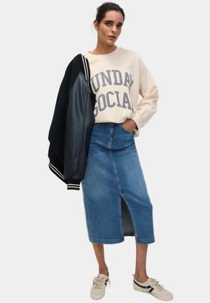 MIDI - Falda vaquera - medium indigo