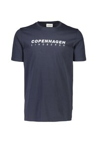 Tummansininen puuvillainen t-paita, jossa on lyhyet hihat ja valkoinen "COPENHAGEN LINDENBERGH" -teksti rinnassa paksulla fontilla.