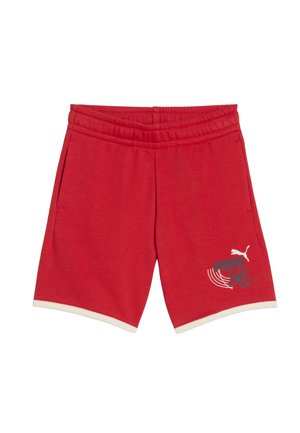 Pantalones cortos deportivos rojos con ribete blanco, cintura elástica, bolsillos laterales y logo de Puma negro con gráfico en la pierna derecha.