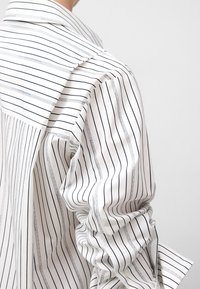 ADOLFO DOMINGUEZ STRIPED - Camicia - blue stripe