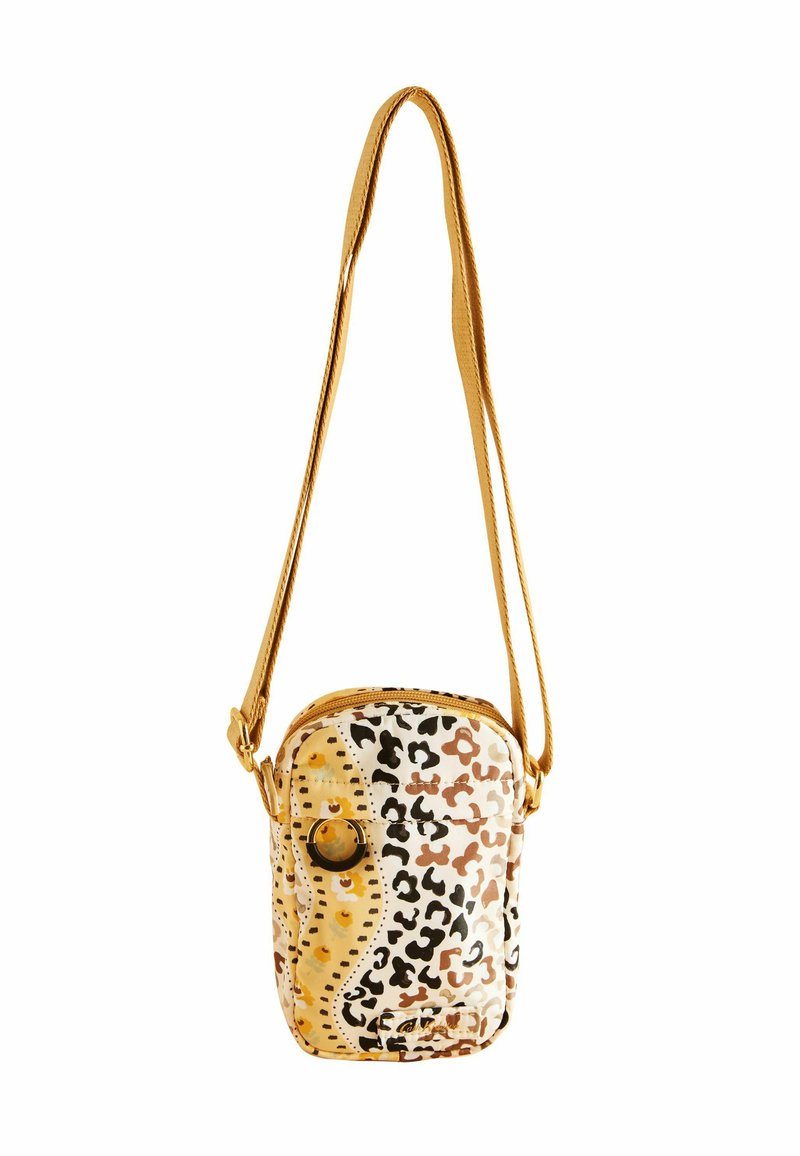 Borsa a tracolla con motivo leopardato in tonalità gialle e marroni, chiusura con zip e un accento a forma di anello circolare. Realizzata in tessuto testurizzato con tracolla regolabile.