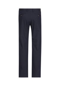 Marineblaue Hose mit geradem Schnitt, zwei mit Knöpfen versehene Gesäßtaschen und glatter Stoffstruktur. Keine sichtbaren Muster oder Akzente.