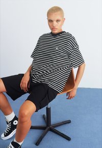 Carhartt WIP BRYNA - Tricou cu imprimeu - black/white
