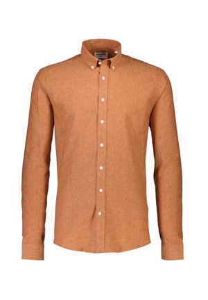 Knoop-overhemd in roestoranje linnen, met een kraag, lange mouwen en witte knopen, gladde textuur met een subtiel geweven patroon.