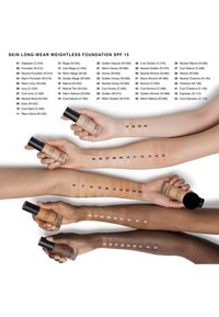 Bobbi Brown SKIN LONG WEAR WEIGHTLESS FOUNDATION SPF15 - Foundation - neutral chestnut