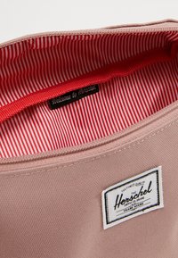 Herschel Sac banane - pink