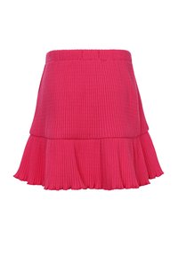 Roze geribbelde rok met een uitlopende onderkant en een elastische tailleband. Heeft een gestructureerd oppervlak en een gelaagd rokontwerp.