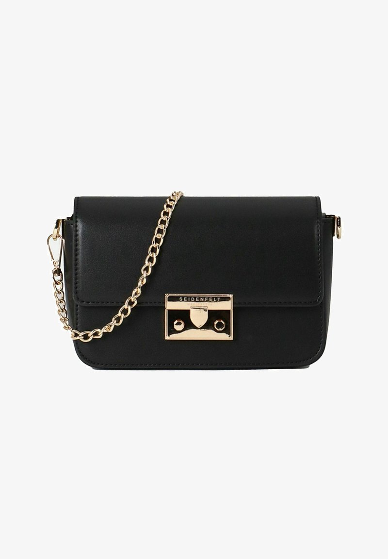 Musta nahkainen olkalaukku, jossa on kultainen ketjuhihna ja kultainen suorakaiteenmuotoinen solki, johon on kaiverrettu tuotemerkin nimi "Seidenfelt".