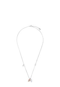 Collana in argento con due pendenti a forma di foglia, uno con finitura in oro rosato. Include piccole perle lungo la catena.