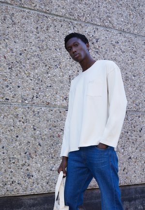 SLOUCHY POCKET TEE - Langarmshirt - greige