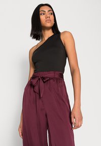 Pieces PCMIA WIDE PANTS - Calças - winetasting