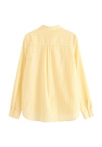Gul og hvid stribet langærmet skjorte med knapkrave, der har en plisseret ryg og knapmanchetter, lavet af letvægtsstof.