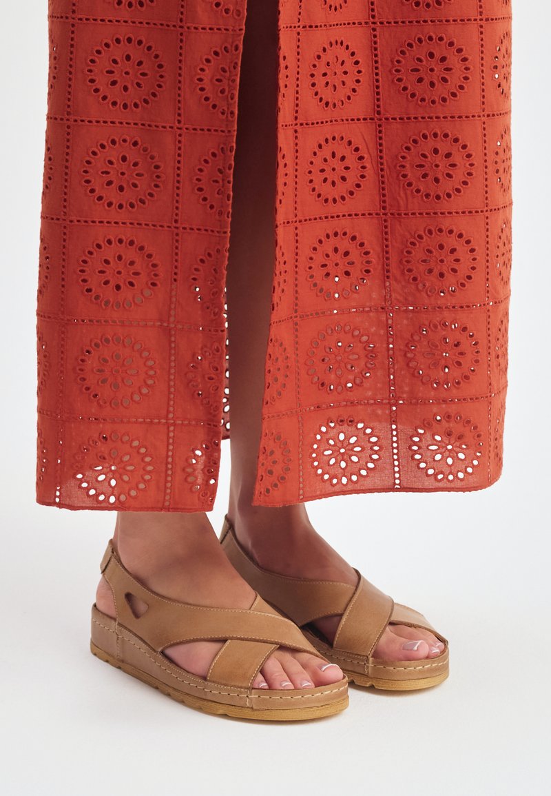 RYŁKO - Sandały na platformie