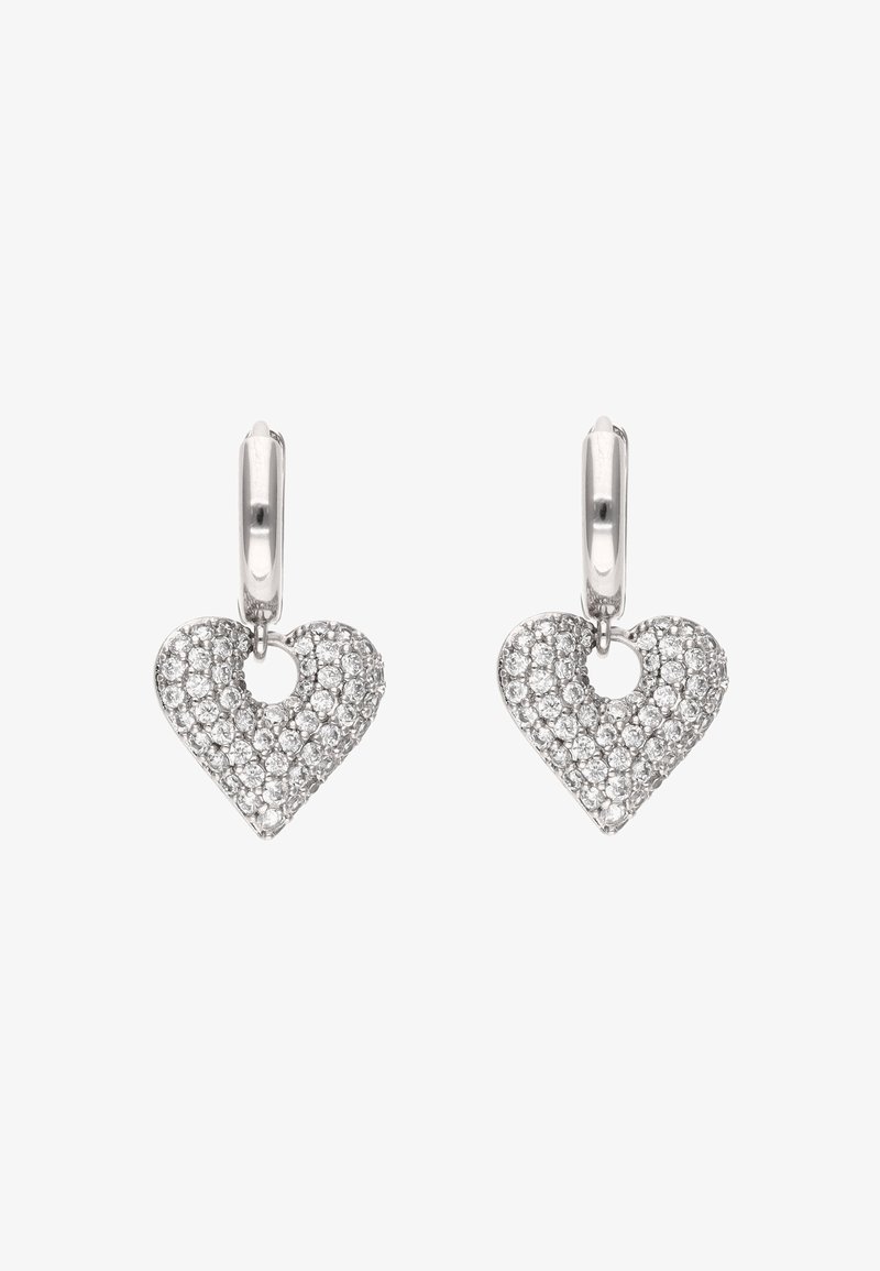 Stříbrné náušnice ve tvaru srdce zdobené malými průhlednými kamínky, s vyřezávaným středem a pevnou kruhovou sponou.