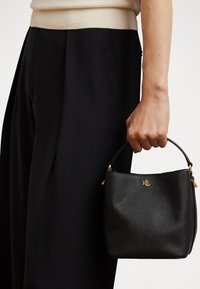 Non selezionato, black