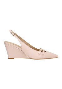 Scarpe con tacco a cuneo in pelle rosa pallido, punta affusolata, design slingback con due cinture decorative, superficie liscia e leggermente lucida.