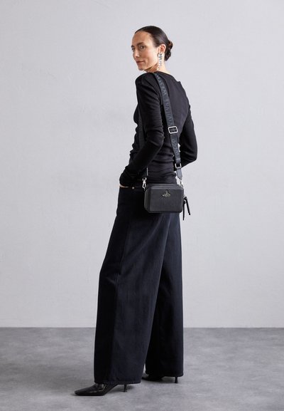 Vivienne Westwood MELIH CAMERA BAG - Sac bandoulière - black