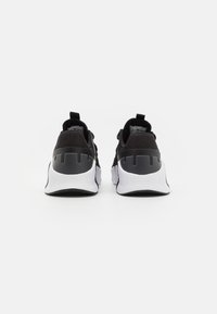 Nike Performance Treenikenkä - black/white/anthracite