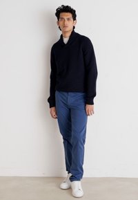 BOSS CHINO - Vászonnadrágok - navy