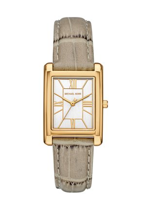 Gouden rechthoekig horloge met beige leren band, witte wijzerplaat, gouden Romeinse cijfers en drie gouden wijzers die 10:10:36 aangeven.