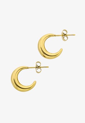 Para błyszczących złotych kolczyków w kształcie półksiężyca na białym tle, z zapięciem na sztyft.