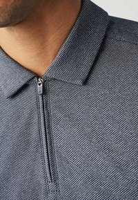 Next SMART TEXTURED GOLF REGULAR FIT - Bluză polo - navy blue