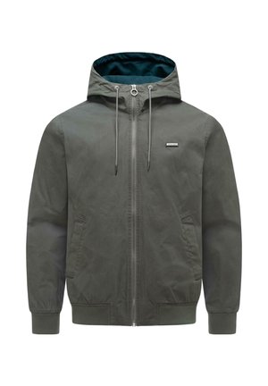 Dunkelgrüne Kapuzenjacke mit Frontreißverschluss, verstellbaren Kordeln, seitlichen Taschen, gerippten Bündchen und einem kleinen rechteckigen Logo auf der Brust.