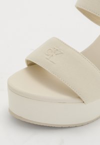 Thumbnail Image 7