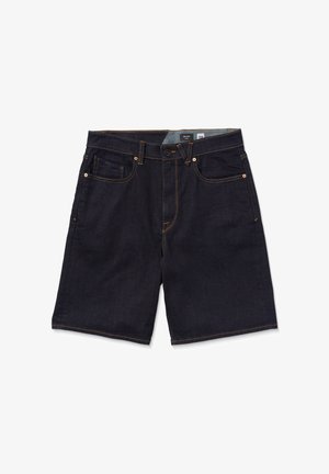 Shorts in denim blu scuro con taglio dritto, cinque tasche, cuciture arancioni a contrasto, chiusura con bottone e dettaglio cucito in vita.