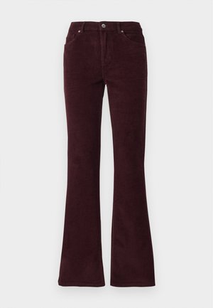 Burgunderfarbene Corduroy-Hosenträger mit glatter Textur, fünf Taschen und Metallknopfverschluss am Bund.