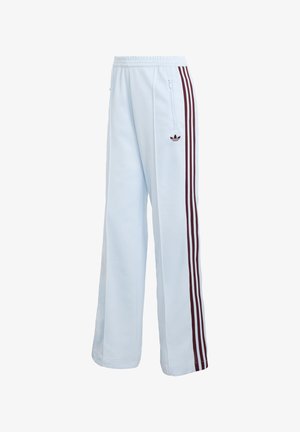 Světle modré sportovní kalhoty s volným střihem, doplněné vínovými bočními pruhy a vyšívaným logem na boku. Obsahují kapsu na zip.