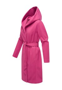 Cappotto rosa con cappuccio realizzato in un tessuto morbido, con vita rialzata, maniche lunghe e un colletto oversize unico. Branding discreto sulla manica.