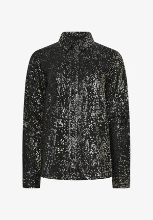 Chemise noire à boutons recouverte de sequins, dotée d'un col et de manches longues. Le tissu présente une surface texturée et réfléchissante.