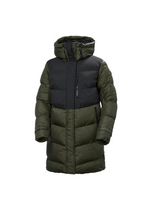 Padded parka v tmavě zelené a černé barvě, s kapucí, bočními kapsami na zip a strukturovanou tkaninou, s kontrastním barevným blokem.
