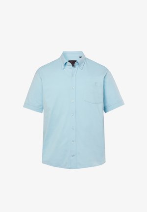 Chemise à manches courtes, bleu clair, en coton, avec une poche poitrine et un col classique. Texture lisse et sans motifs.