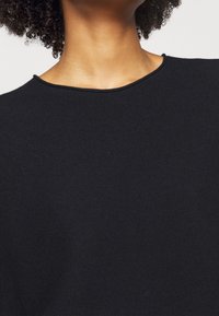 DRYKORN Stickad tröja - blue