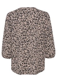 Top ampio in tessuto leggero con uno sfondo rosa e un motivo irregolare nero. Presenta maniche a tre quarti e un collo rotondo.