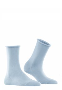 Hellblaue Baumwollsocken mit glatter Textur, ausgestattet mit einem gerippten Bündchen und verstärktem Zehenbereich, präsentiert als Paar.