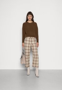 Selected Femme LULU O-NECK - Camisola - brown