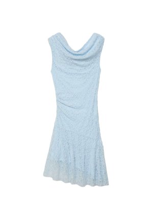Obleka brez rokavov svetlo modre čipke z nagubanim izrezom in rahlo razširjenim robom.