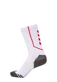 Chaussette de sport blanche avec rayures rouges et talon gris. Présente une texture côtelée, une semelle rembourrée et un orteil renforcé pour plus de durabilité.